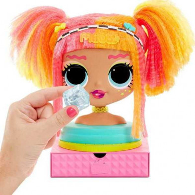 imagen 2 de muñeca lol surprise omg styling neonlicious busto