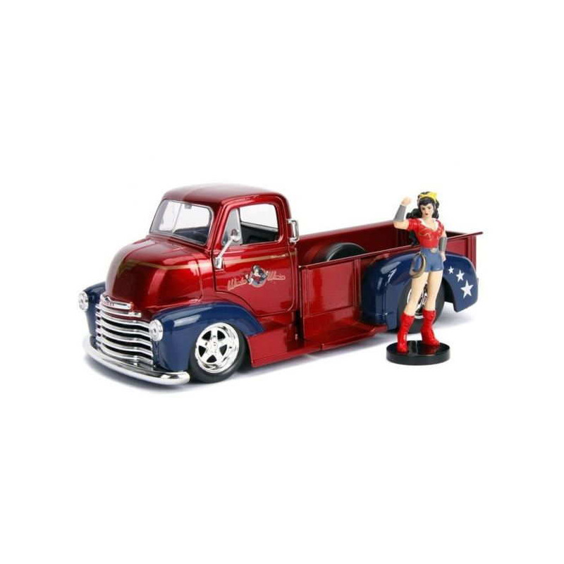 Imagen chevrolet coe 1952 con figura wonder woman 1/24