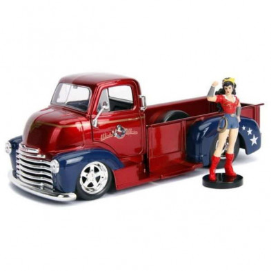 Imagen chevrolet coe 1952 con figura wonder woman 1/24