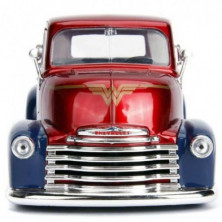 imagen 3 de chevrolet coe 1952 con figura wonder woman 1/24