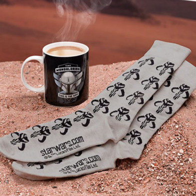 imagen 5 de set de taza y calcetines the mandalorian