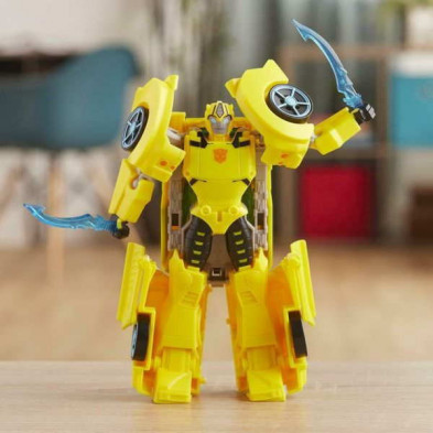imagen 2 de figura bumblebee transformers hasbro