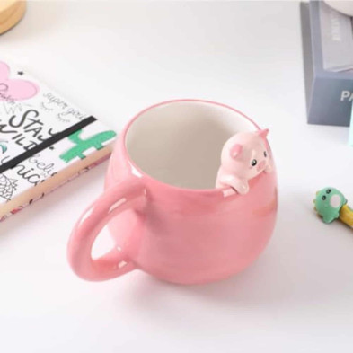 imagen 2 de taza de cerámica con cerdito en el borde 450 ml