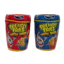 Caja de dulce French Fries with Sauce con 20 unidades y envases tipo vaso en colores rojo y azul