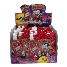 Caja expositora con sobres rojos de golosina Dracula Mix 3 en 1 y cabecera temática de Halloween